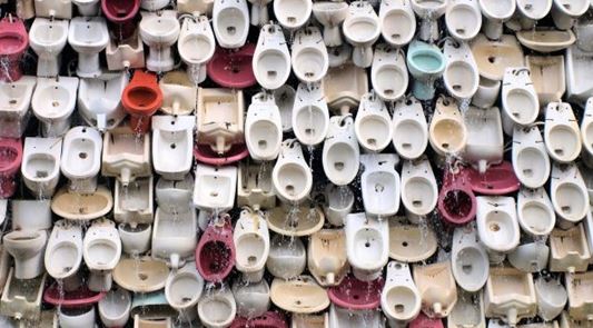 toilets-piled-up