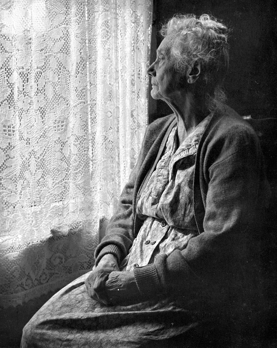 956px-Elderly_Woman,_B&amp;W_image_by_Chalmers_Butterfield